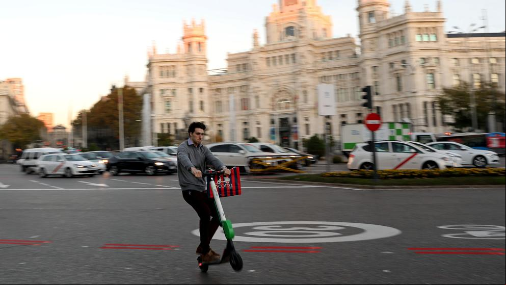 Lime cede ante Carmena y retira sus patinetes de las calles de Madrid