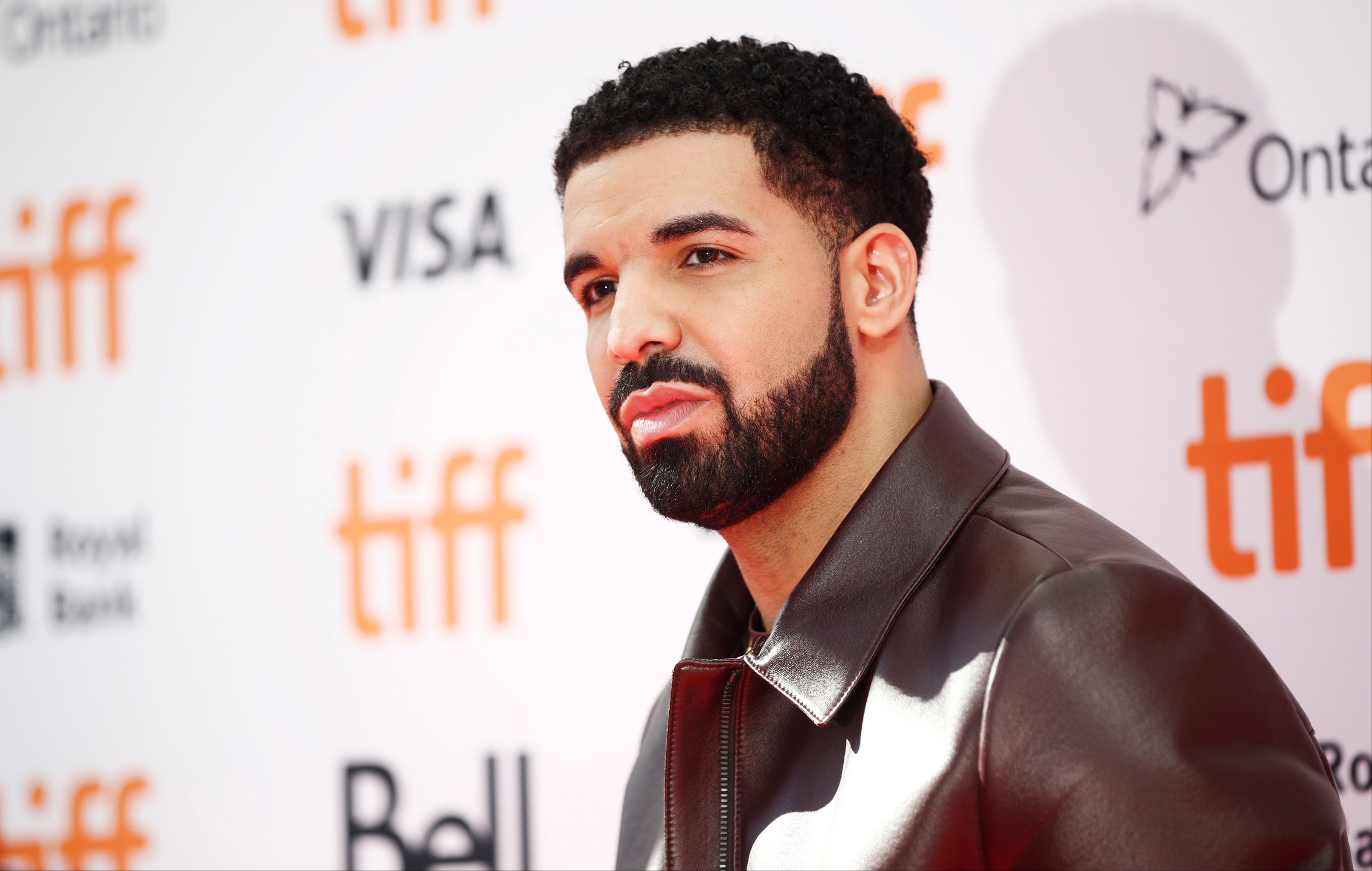 Drake incendia Instagram con un selfie sin camiseta