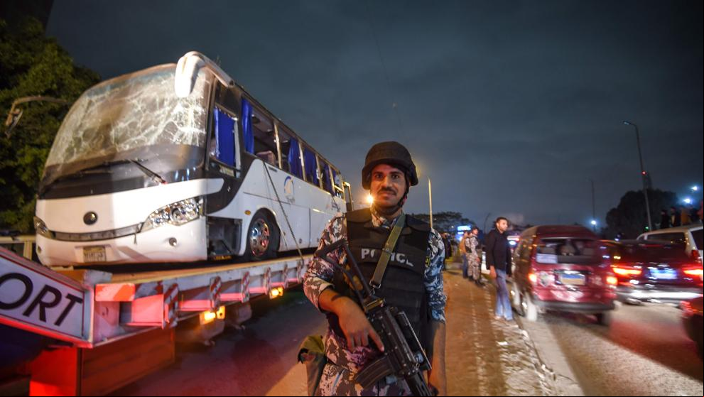 Egipto mata a 40 supuestos terroristas tras el atentado contra un autobús de turistas