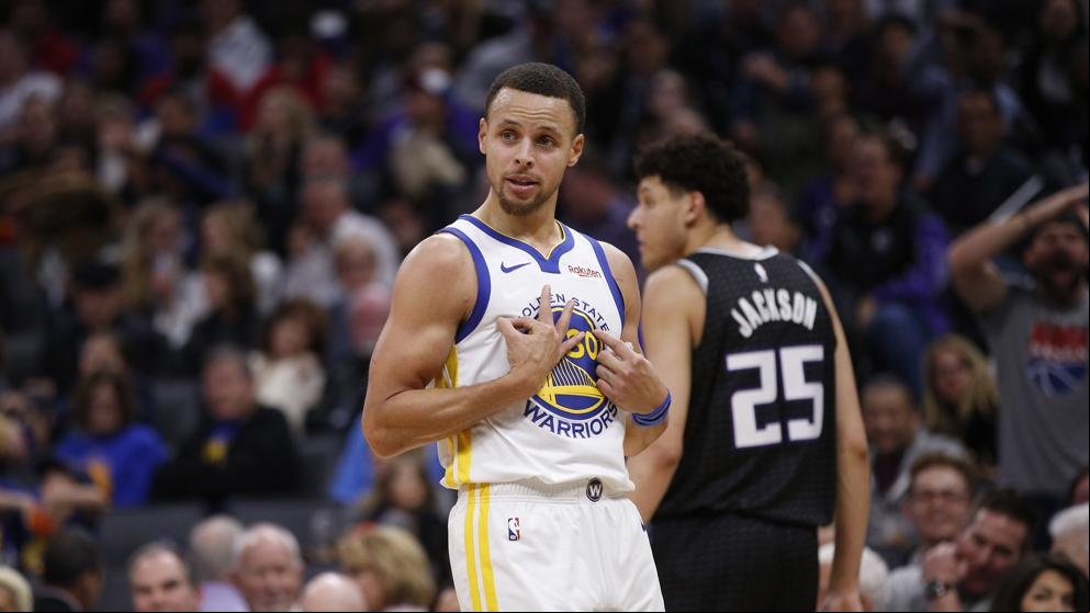 Un estelar Curry se acuerda de Harden en la victoria de récord ante los Kings