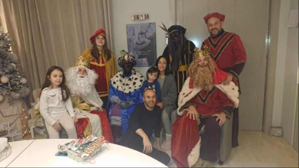 La foto familiar de Iniesta que ha sido duramente criticada en las redes