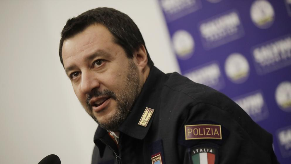 Salvini prefiere el uniforme