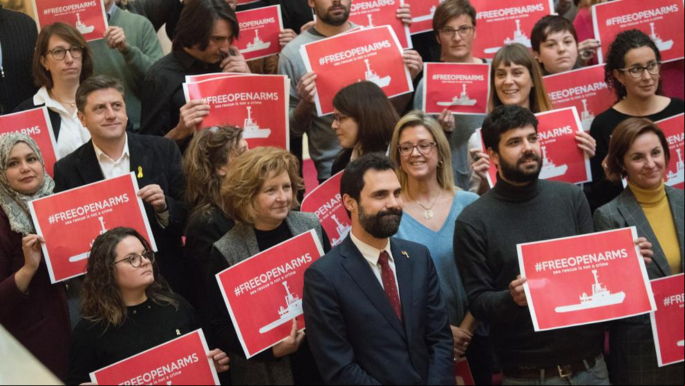 La Generalitat acuerda abrir sus puertos a los barcos que rescatan inmigrantes en el Mediterráneo