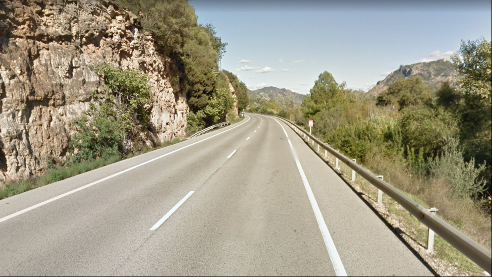 Muere un camionero al salirse de la vía en Tarragona