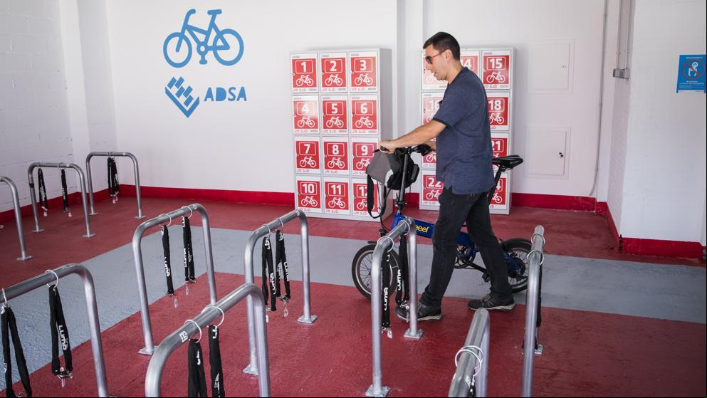 Las bicicletas encuentran refugio bajo techo