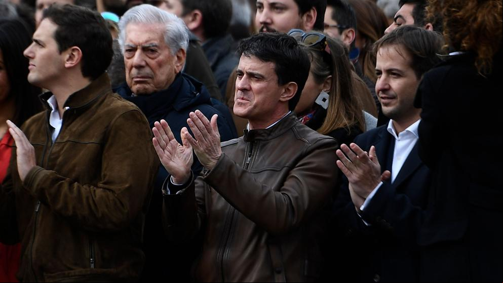 Valls replica a Colau con una carta a Juncker, Tusk y Tajani para cargar contra “las mentiras del separatismo”