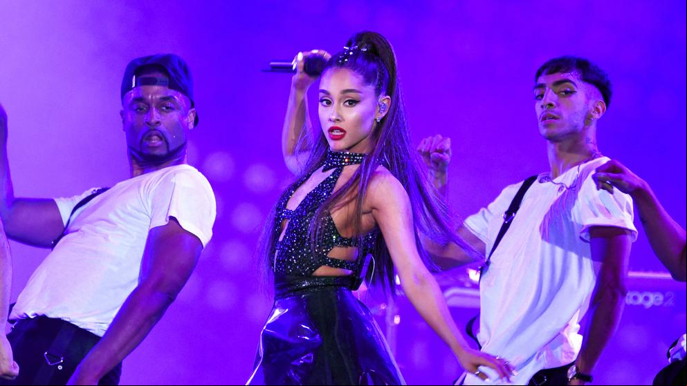 Ariana Grande agradece su Grammy metida en la cama