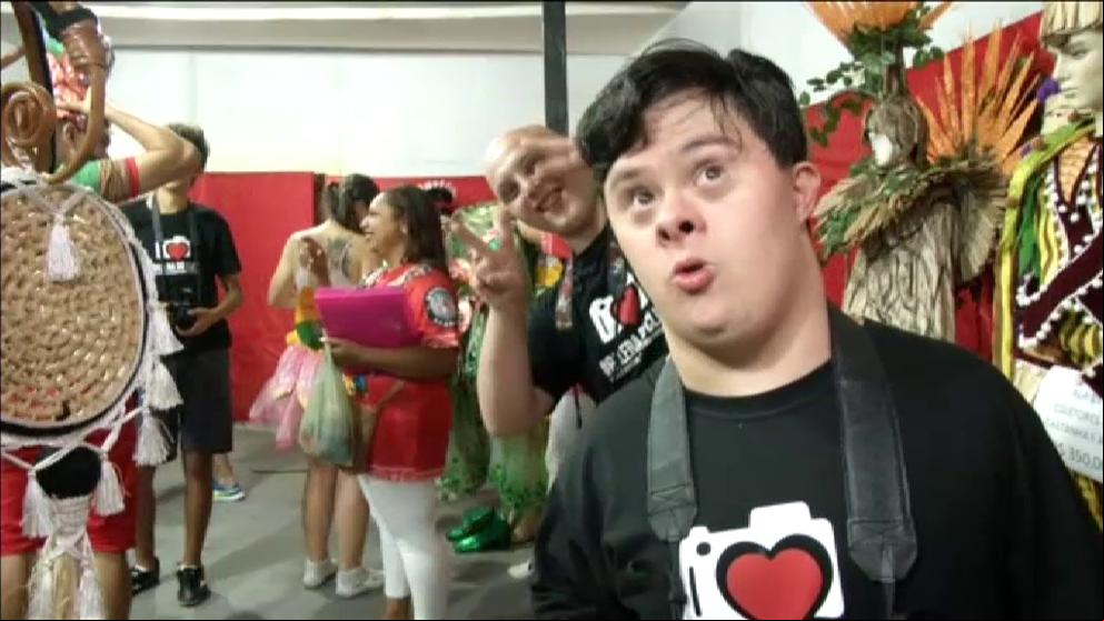 Jóvenes con Síndrome de Down fotografían el Carnaval de São Paulo