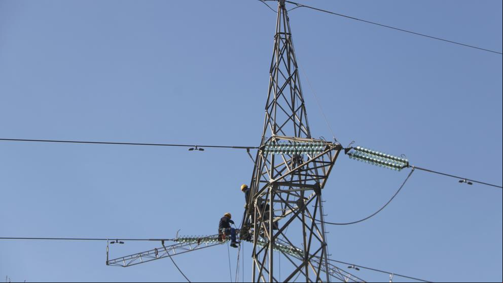 El estreno de la subestación de La Farga permite retirar todas las torres eléctricas obsoletas paralelas a la MAT y restaurar el paisaje