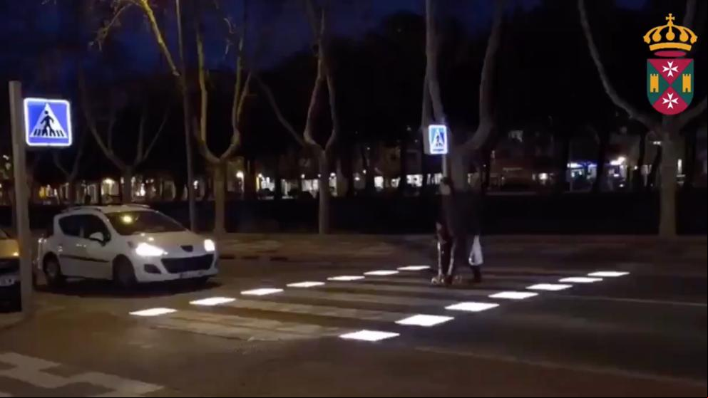 Así son los nuevos pasos de cebra “inteligentes” de Tomares, Sevilla