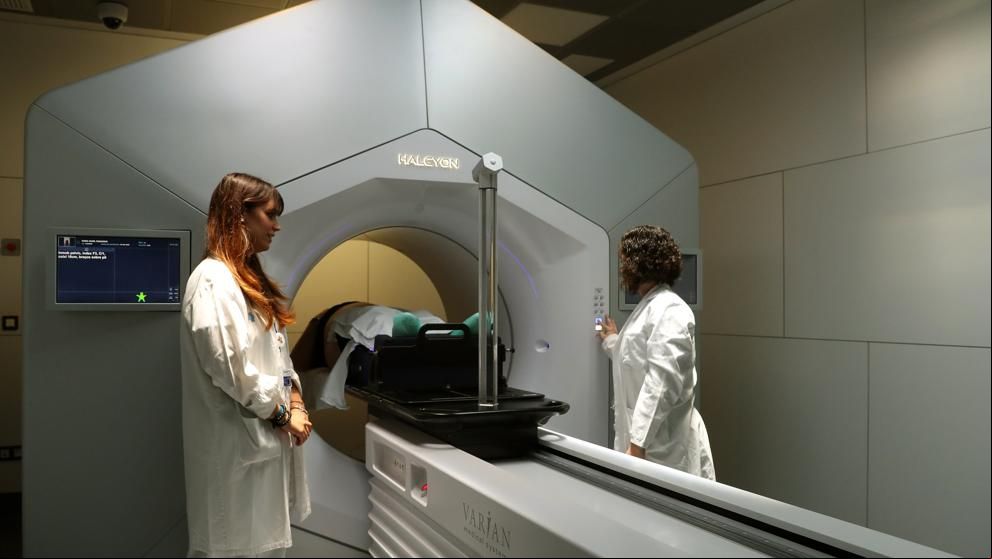Vall d’Hebron instala el acelerador de radioterapia más moderno de España
