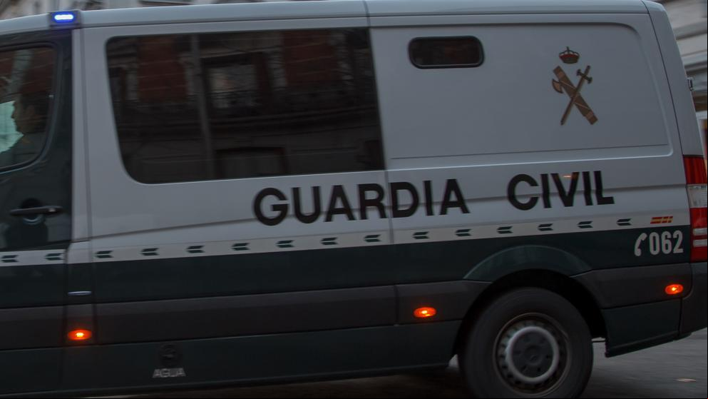 Intenta ahorcar a su esposa con un cinturón tras darle una brutal paliza en Málaga