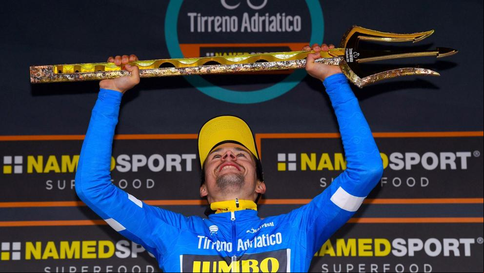 Roglic supera a Adam Yates en la contrarreloj final