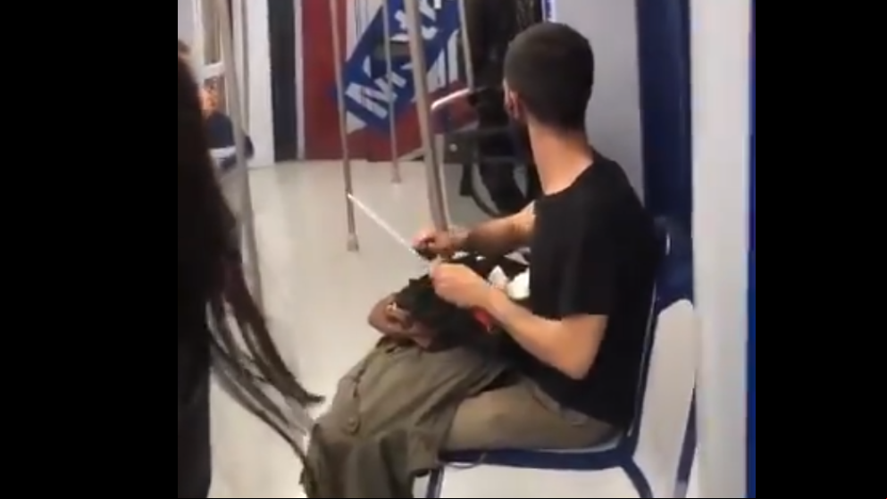 El joven que afiló un cuchillo en un vagón de metro es un cortador profesional de jamón