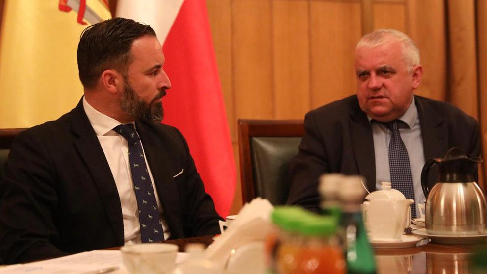Abascal visita Polonia para reunirse con el líder ultraconservador Kaczyński