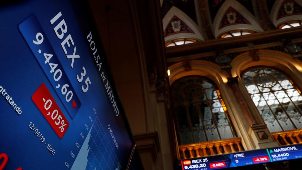 El Ibex 35 se da la vuelta a media sesión y pierde los 9.500 puntos