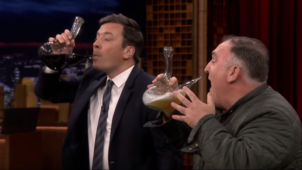 Jimmy Fallon se anima con el porrón del chef José Andrés