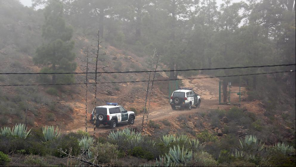 El hijo del detenido en Adeje que logró escapar dijo que les agredió en una cueva