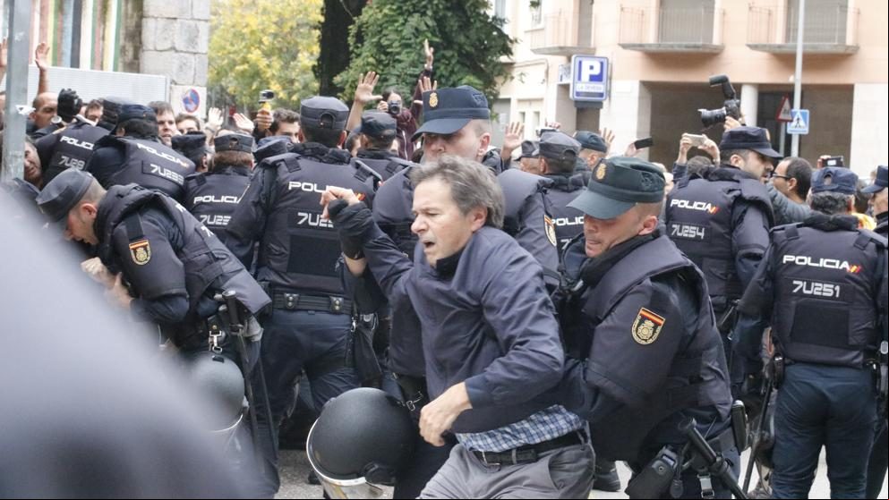 Investigan a 23 policías nacionales por los sucesos del 1-O en Girona