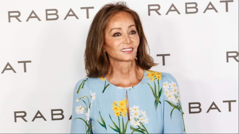 Isabel Preysler protagoniza su foto ‘robada’ menos glamurosa al dormir en el AVE con la boca abierta