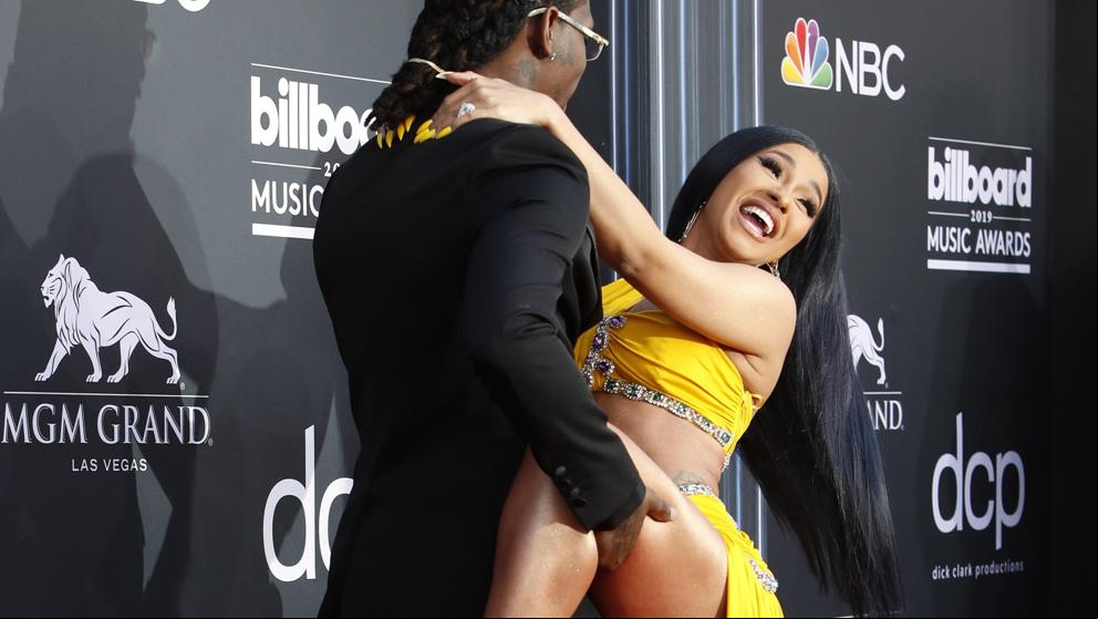 El descuido con el que Cardi B lo enseña todo en los Billboard