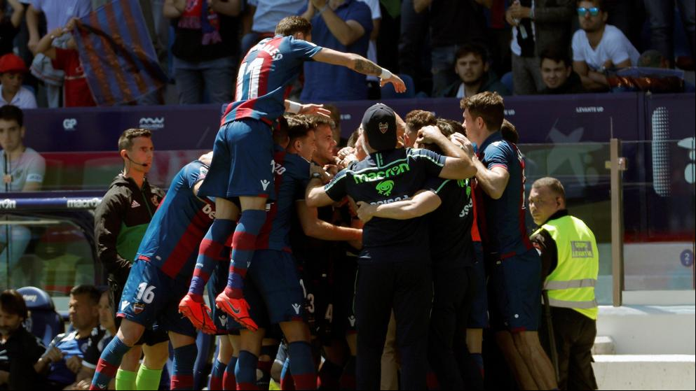 El Levante acaricia la salvación a costa de un Rayo hundido