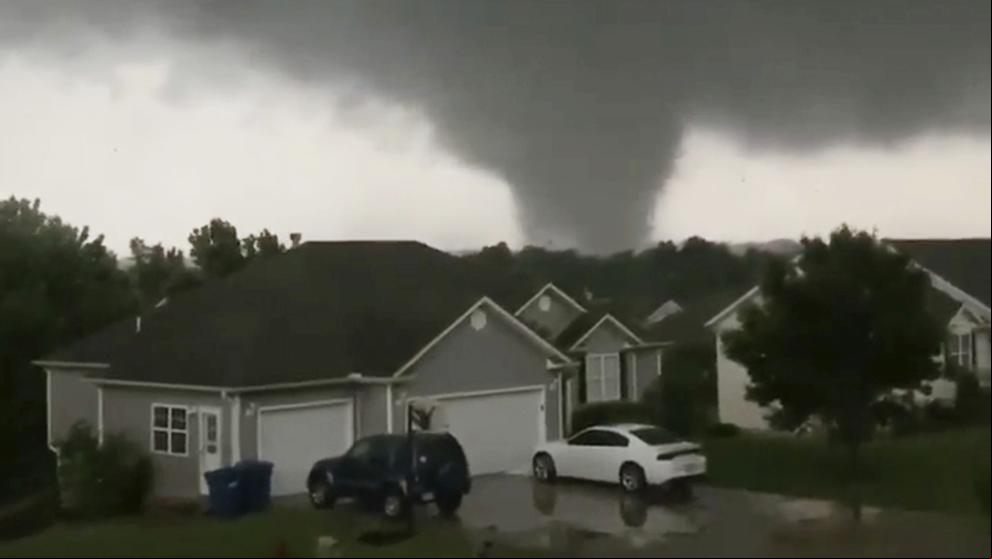 Un violento tornado sacude Missouri y deja tres muertos y varios heridos