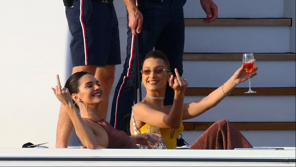 Kendall Jenner llega a Mónaco en yate