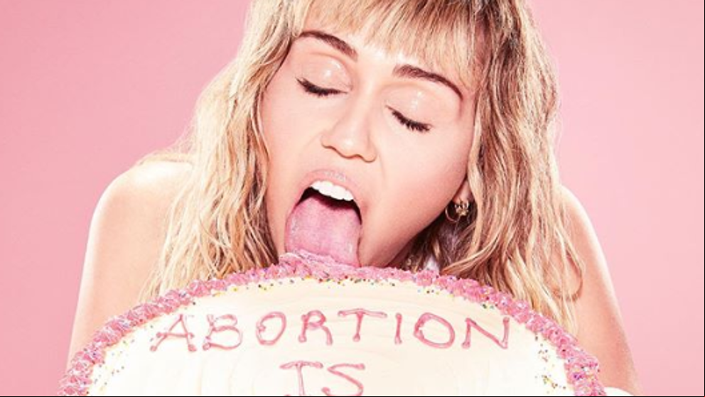 Miley Cyrus se desnuda en Instagram a favor del aborto