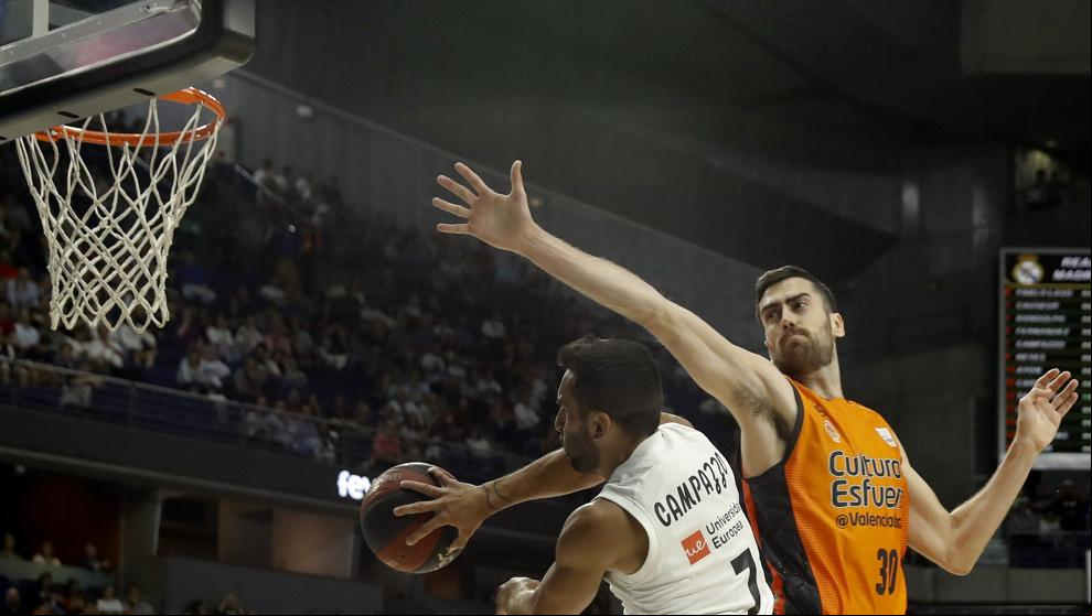 El Real Madrid aplaca a un rebelde Valencia y pone pie y medio en la final El Real Madrid aplaca a un rebelde Valencia y pone pie y medio en la final