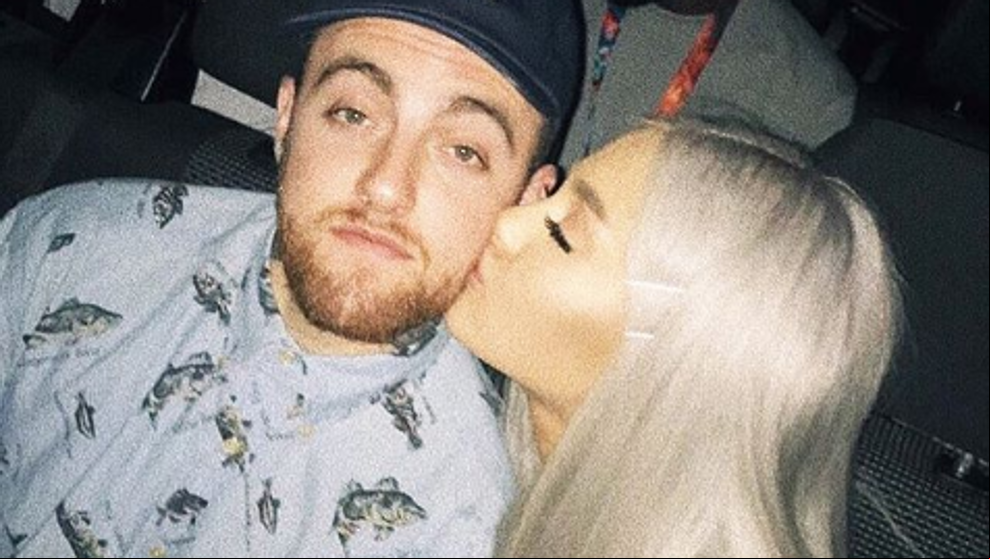 Ariana Grande se echa a llorar en un concierto recordando a su exnovio Mac Miller