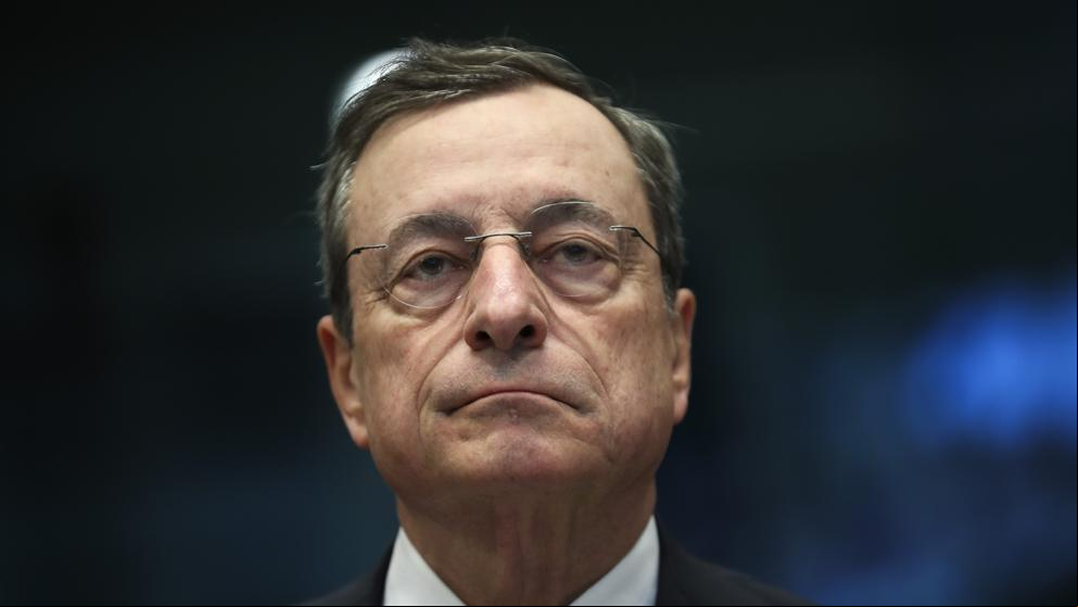 Draghi aviva nuevas bajadas de tipos, el euro se desploma y Trump estalla