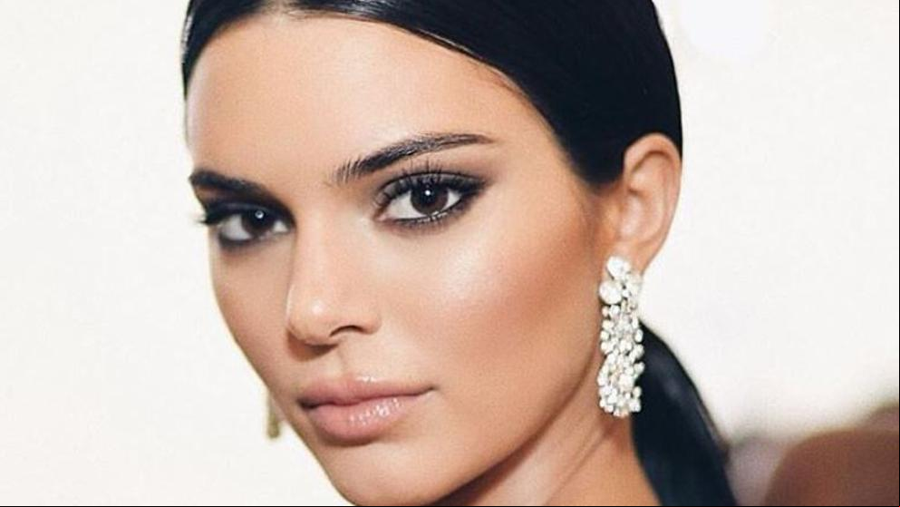 Kendall Jenner muestra cómo llevar tres tendencias en un mismo look