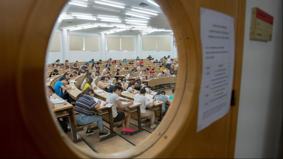 Polémica en la Universidad de Castilla-La Mancha por otorgar un punto más a las tesis dirigidas por mujeres