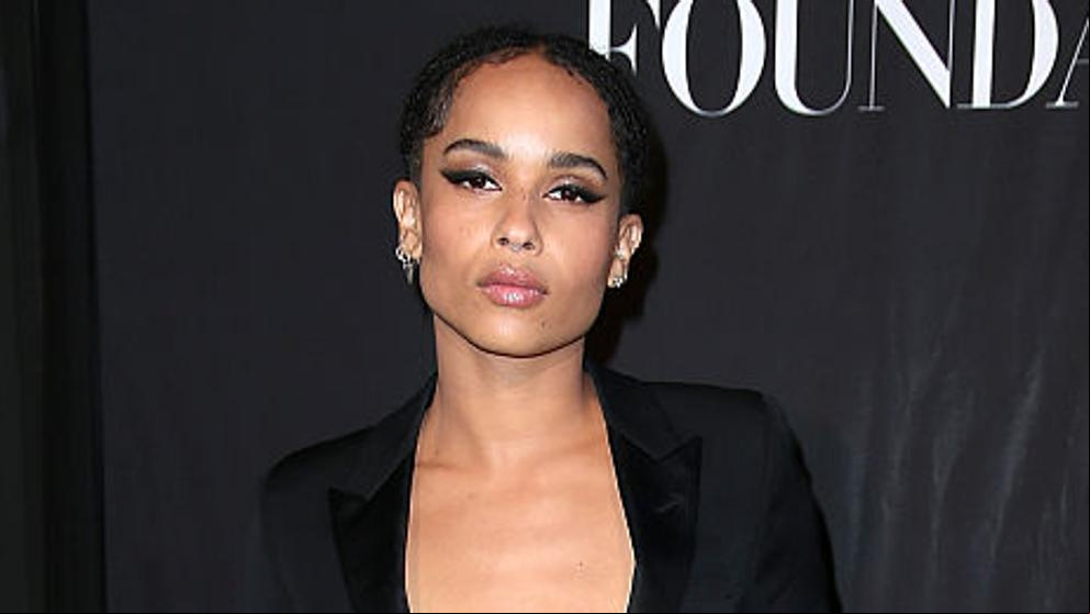 Zoë Kravitz se enfunda unas mallas ciclistas en su fiesta preboda