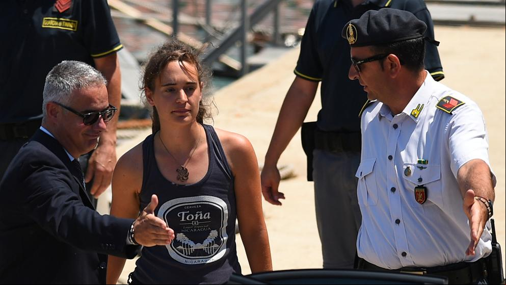 La capitana de Sea Watch, Carola Rackete, queda en libertad