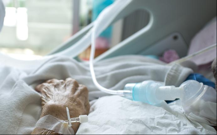 Denuncian a un hospital que no reanimará a una enferma terminal si entra en parada