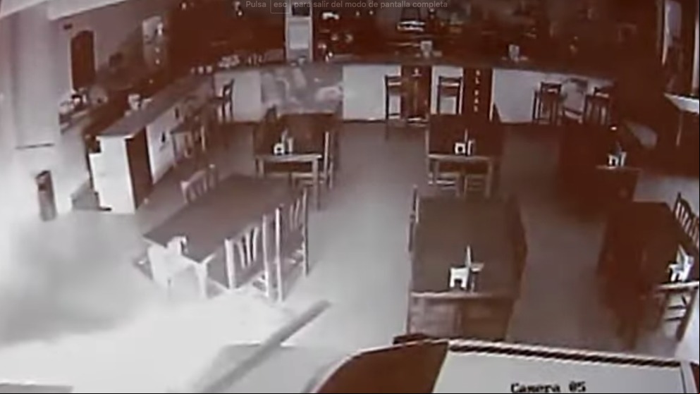 Así ha sido el espectacular alunizaje contra un restaurante en A Coruña