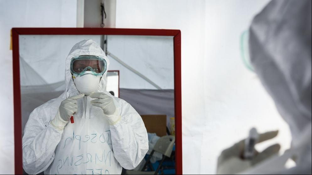 Ruanda cierra su frontera con la R.D. Congo para contener el brote de ébola