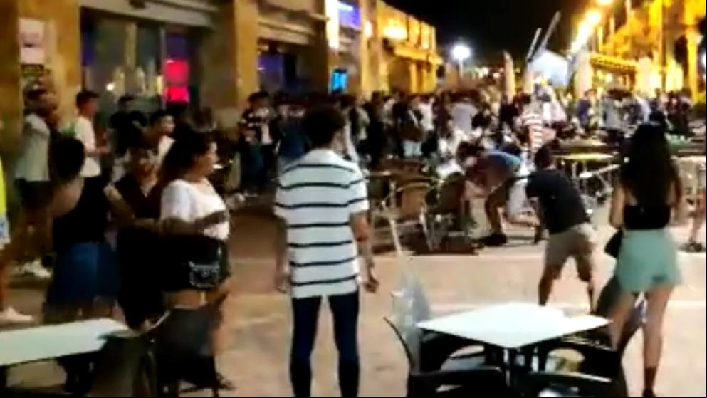 Un herido grave tras batalla campal en una zona de bares