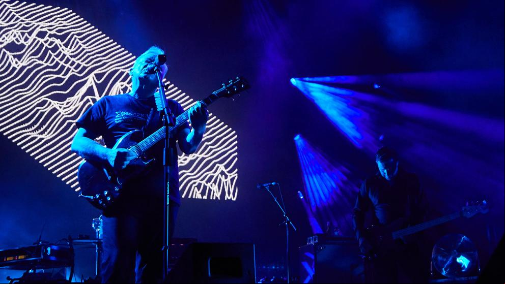 Electrotecnia y sombra, New Order se reencuentra con su pasado en Porta Ferrada