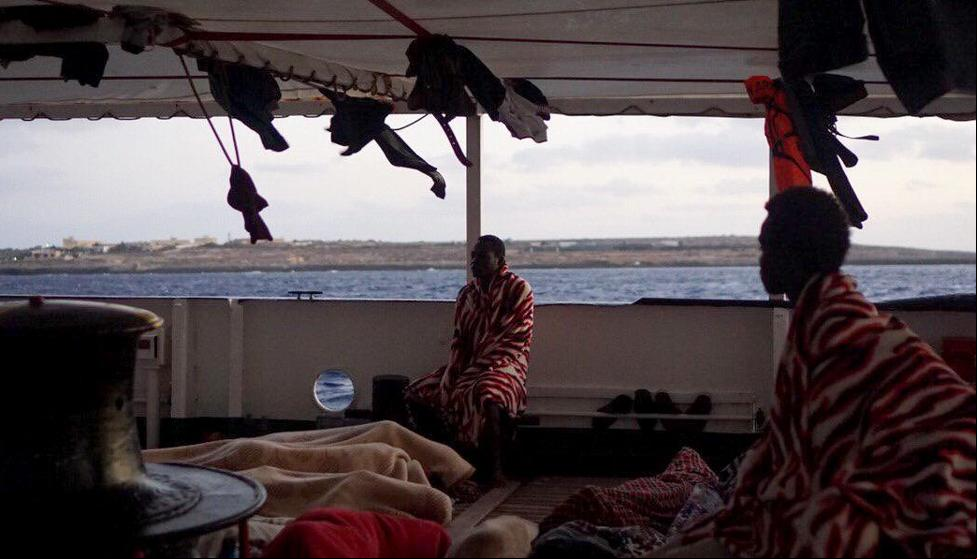 El Open Arms, a pocas millas de Lampedusa, divide aún más al Gobierno italiano