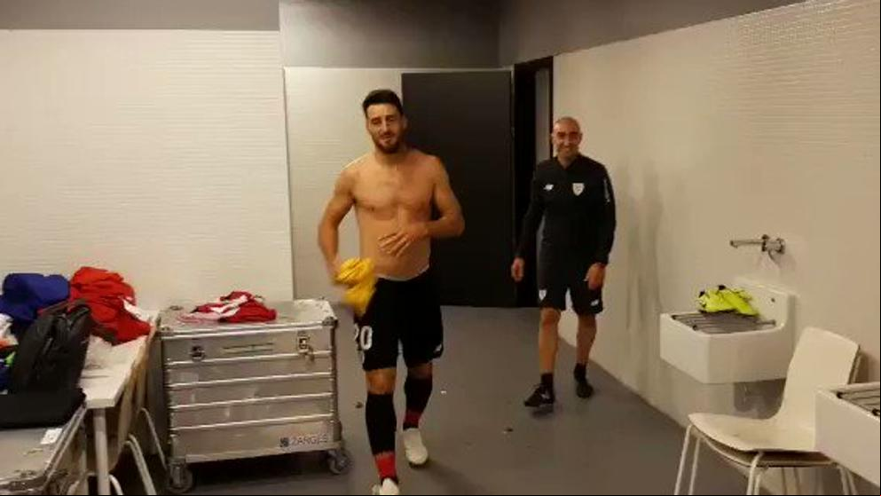 Así recibió el vestuario del Athletic a Aritz Aduriz