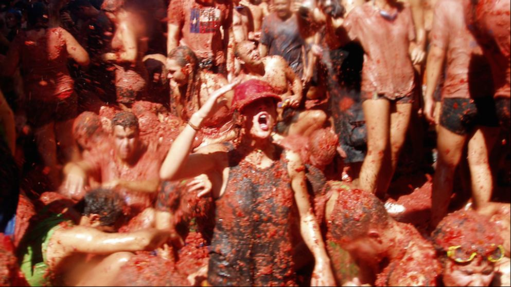 Todo a punto para que la Tomatina tiña de rojo Buñol con 145 toneladas de tomate