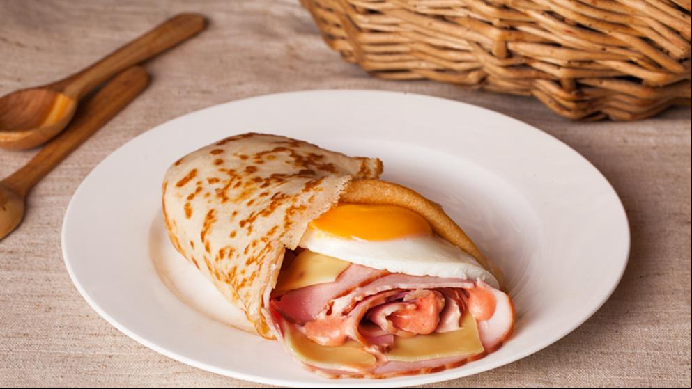 Cómo hacer estas sencillas crepes bretonas con jamón y huevo