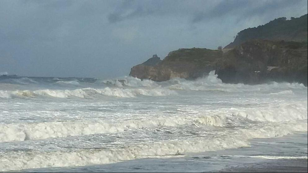 Mar brava en Bakio
