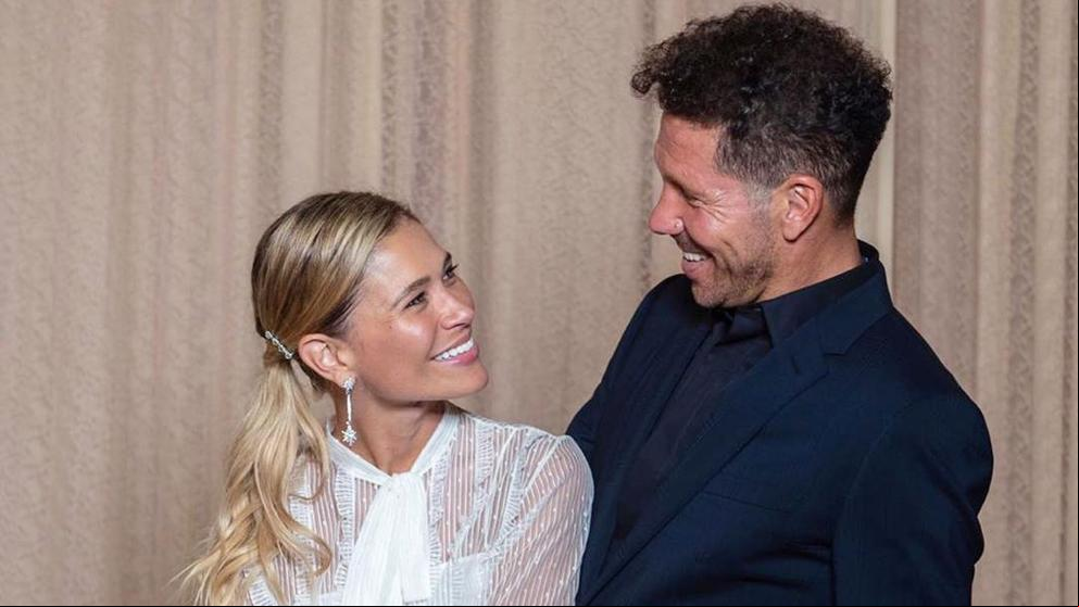 El espectacular vestido de corte sirena de Carla Pereyra para su boda con Simeone