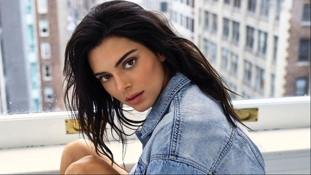Kendall Jenner se rinde a la moda española con un prenda básica de fondo de armario