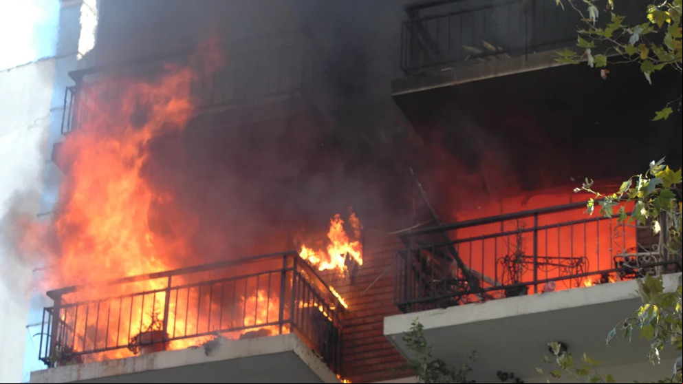 Una joven de 19 años incendia su piso cuando quemaba las cartas de amor de su exnovio
