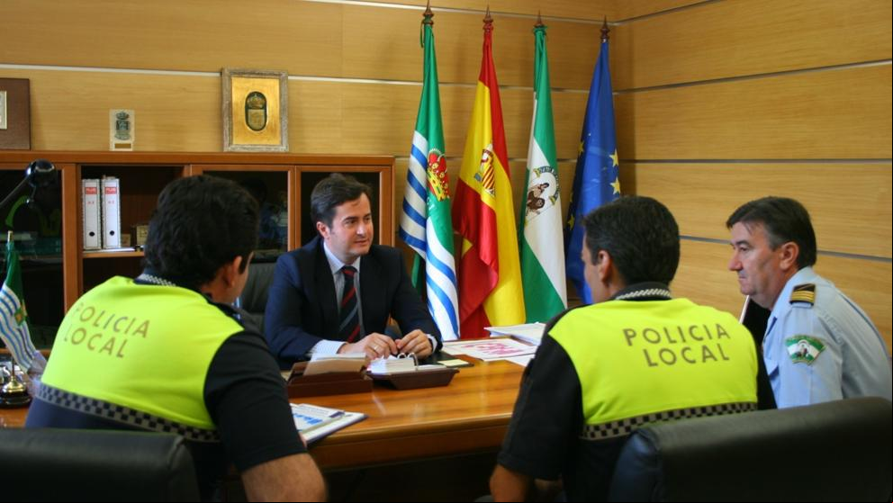 El Ejido da marcha atrás y no abandonará el sistema de seguimiento de víctimas del machismo